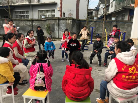 大邑县开展“快乐游戏，点亮童年”关爱留守儿童志愿服务活动