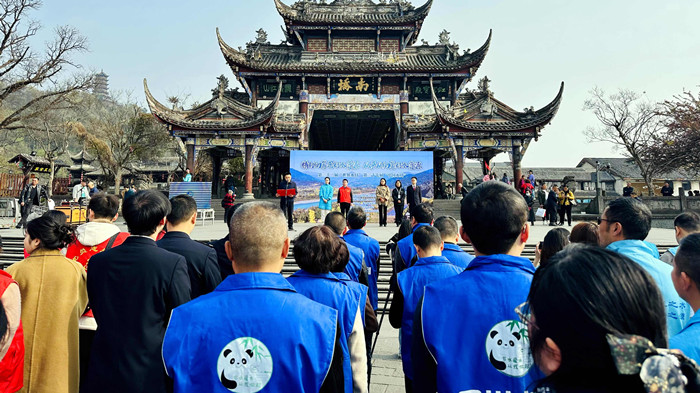 都江堰市开展“世界水日”“中国水周”宣传